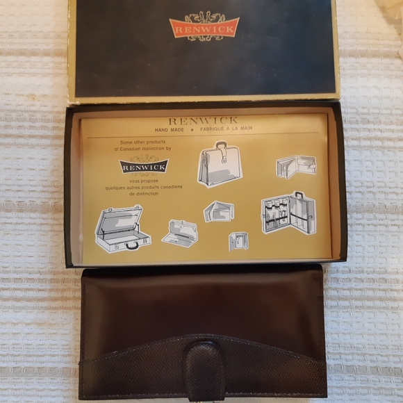 Women's Leather Pocketbook Canada Made with Original Box - Picture 8 of 12